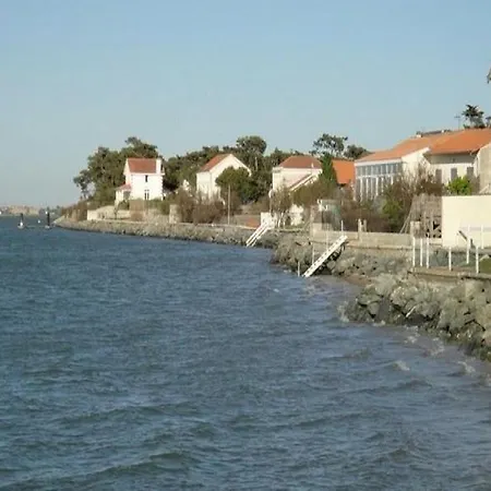 Villa Les Bains 18 *